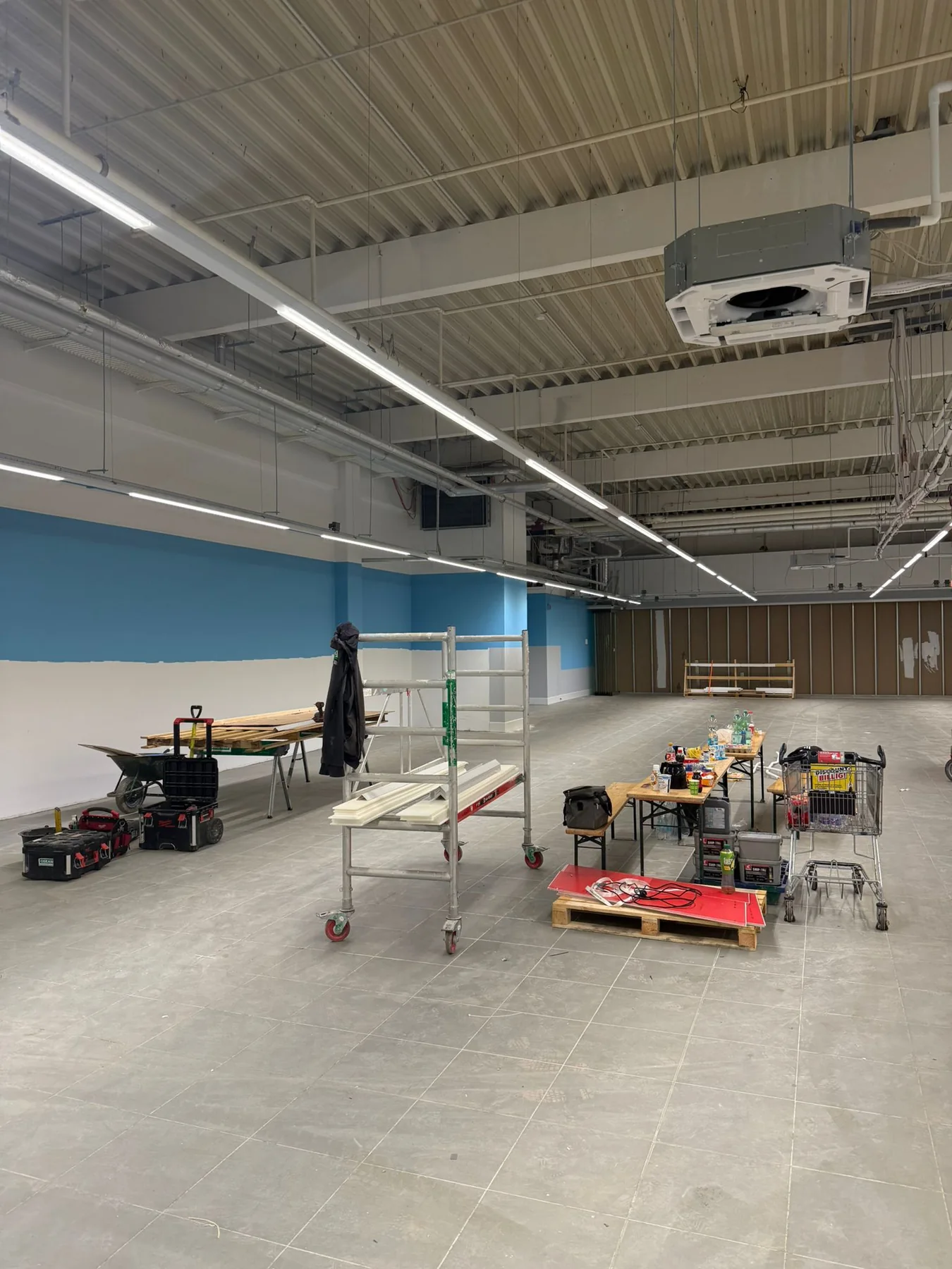Prace instalacyjne InstalCore w dużym obiekcie komercyjnym